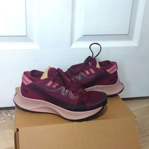 Like new Nike Pegasus trail runners size 7